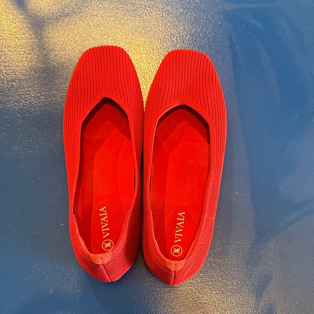 VIVAIA Women's Classic Red Flats